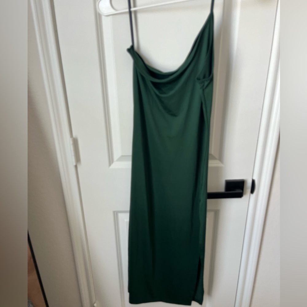 ☀️NEW☀️ Green Shoulder Strap Dress - M